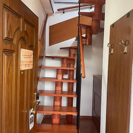 Euro House Inn Airport Фьюмичино Экстерьер фото
