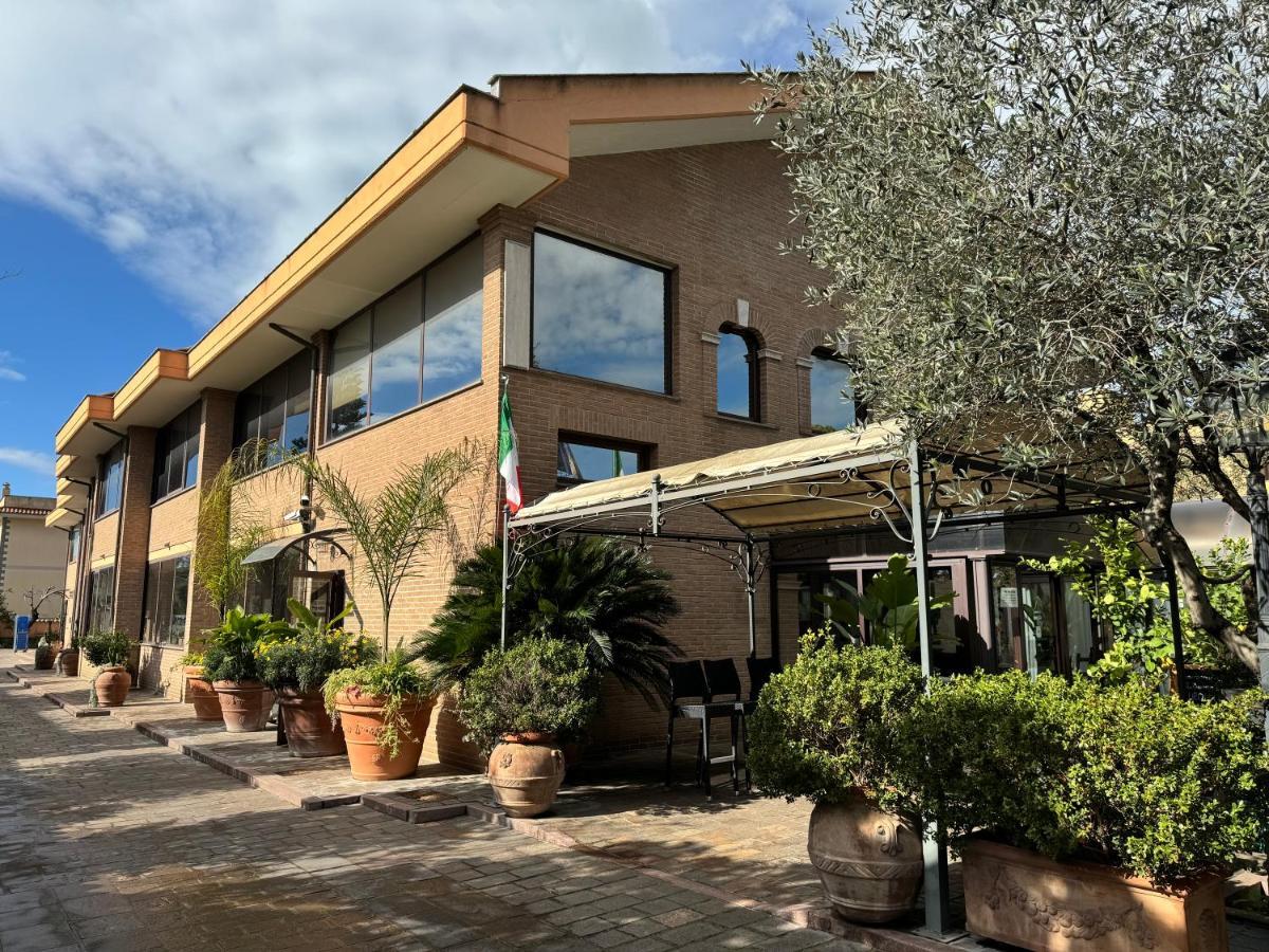 Euro House Inn Airport Фьюмичино Экстерьер фото