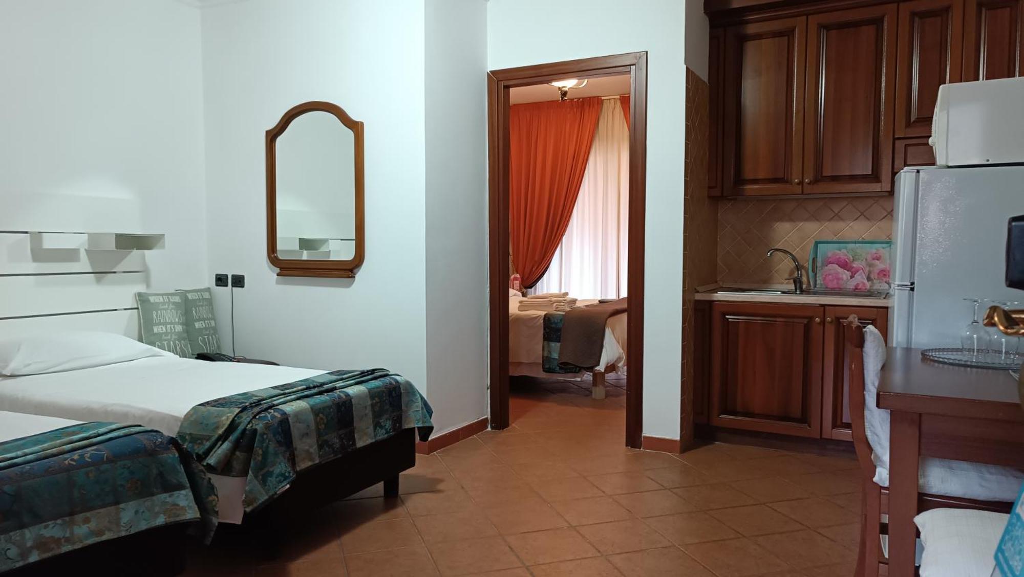 Euro House Inn Airport Фьюмичино Экстерьер фото