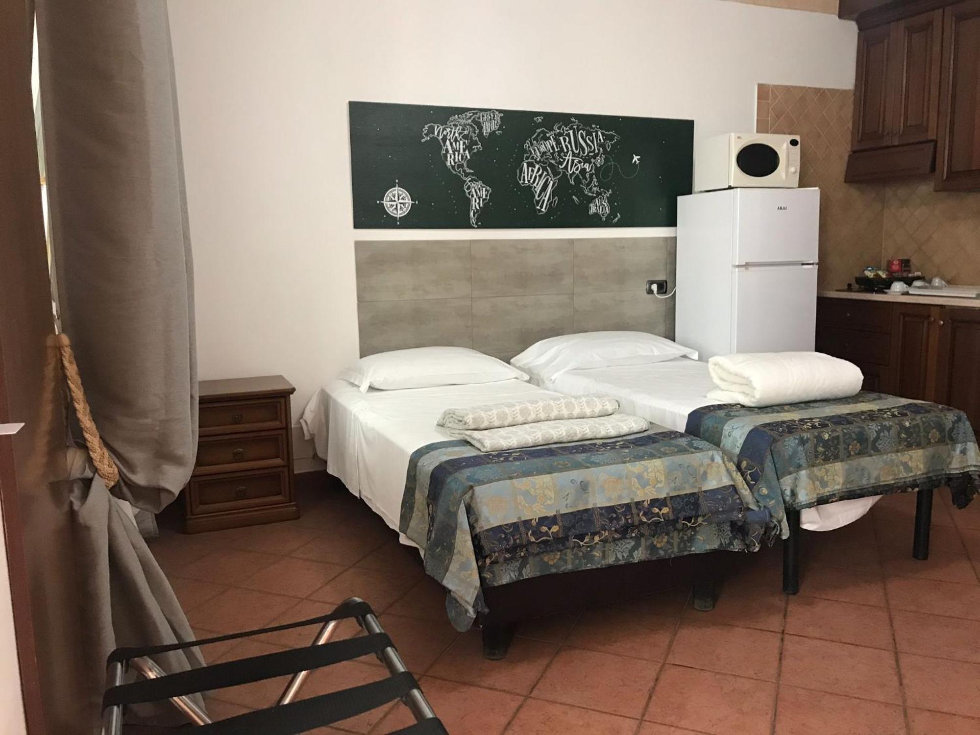 Euro House Inn Airport Фьюмичино Экстерьер фото
