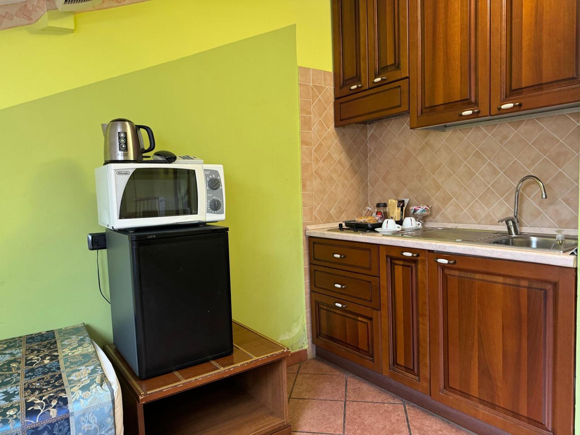 Euro House Inn Airport Фьюмичино Экстерьер фото