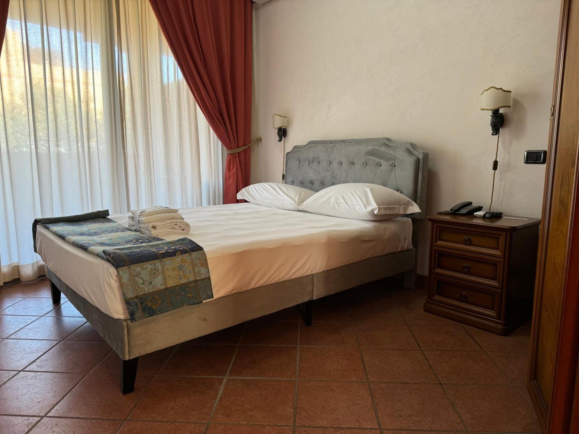 Euro House Inn Airport Фьюмичино Экстерьер фото
