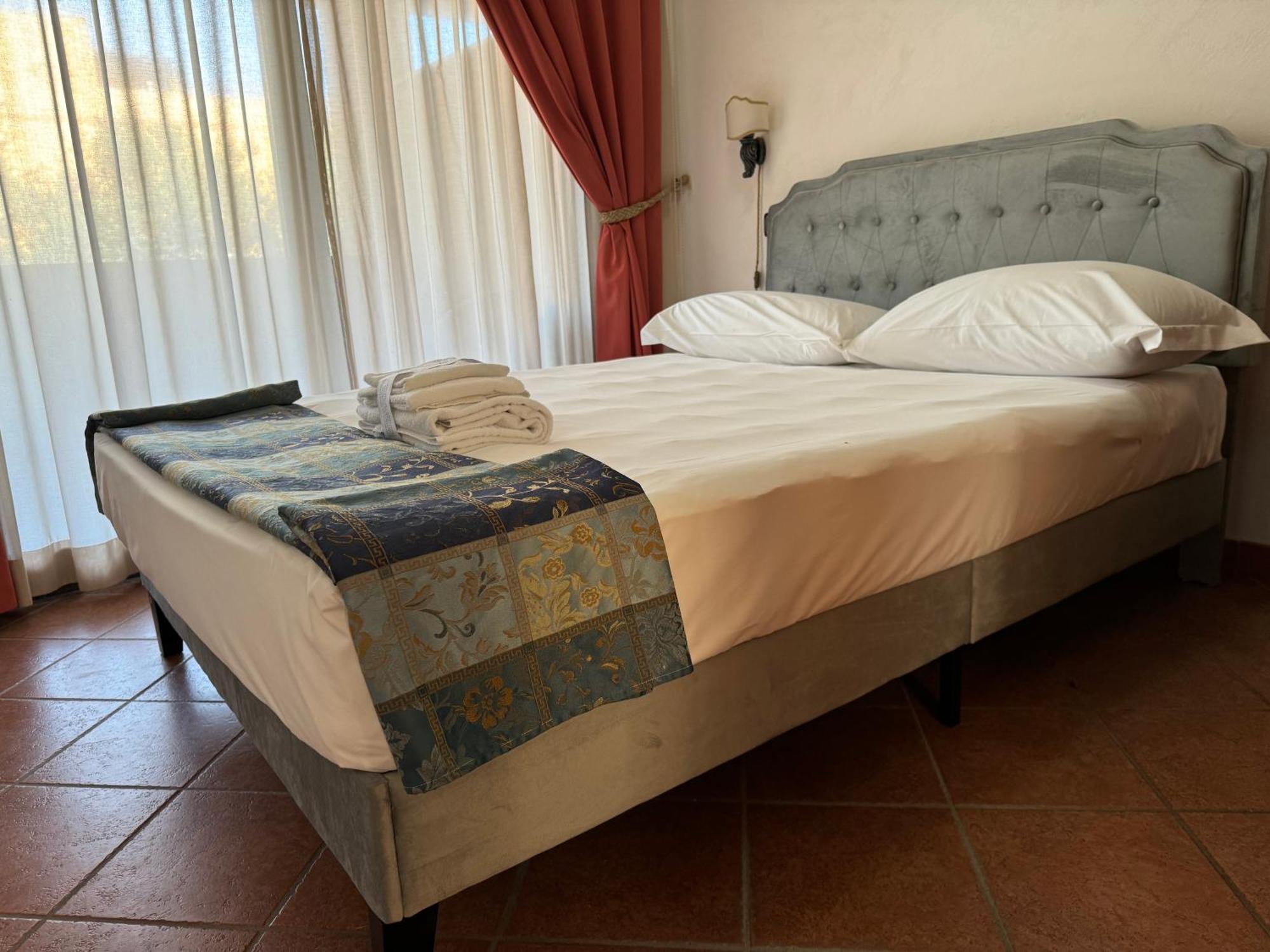 Euro House Inn Airport Фьюмичино Экстерьер фото