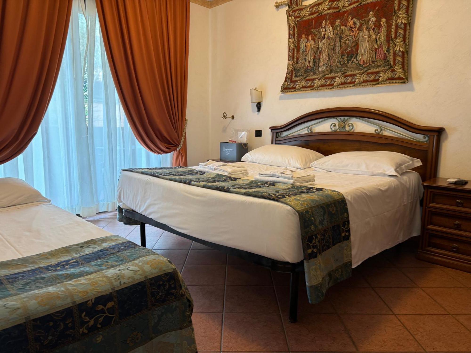 Euro House Inn Airport Фьюмичино Экстерьер фото