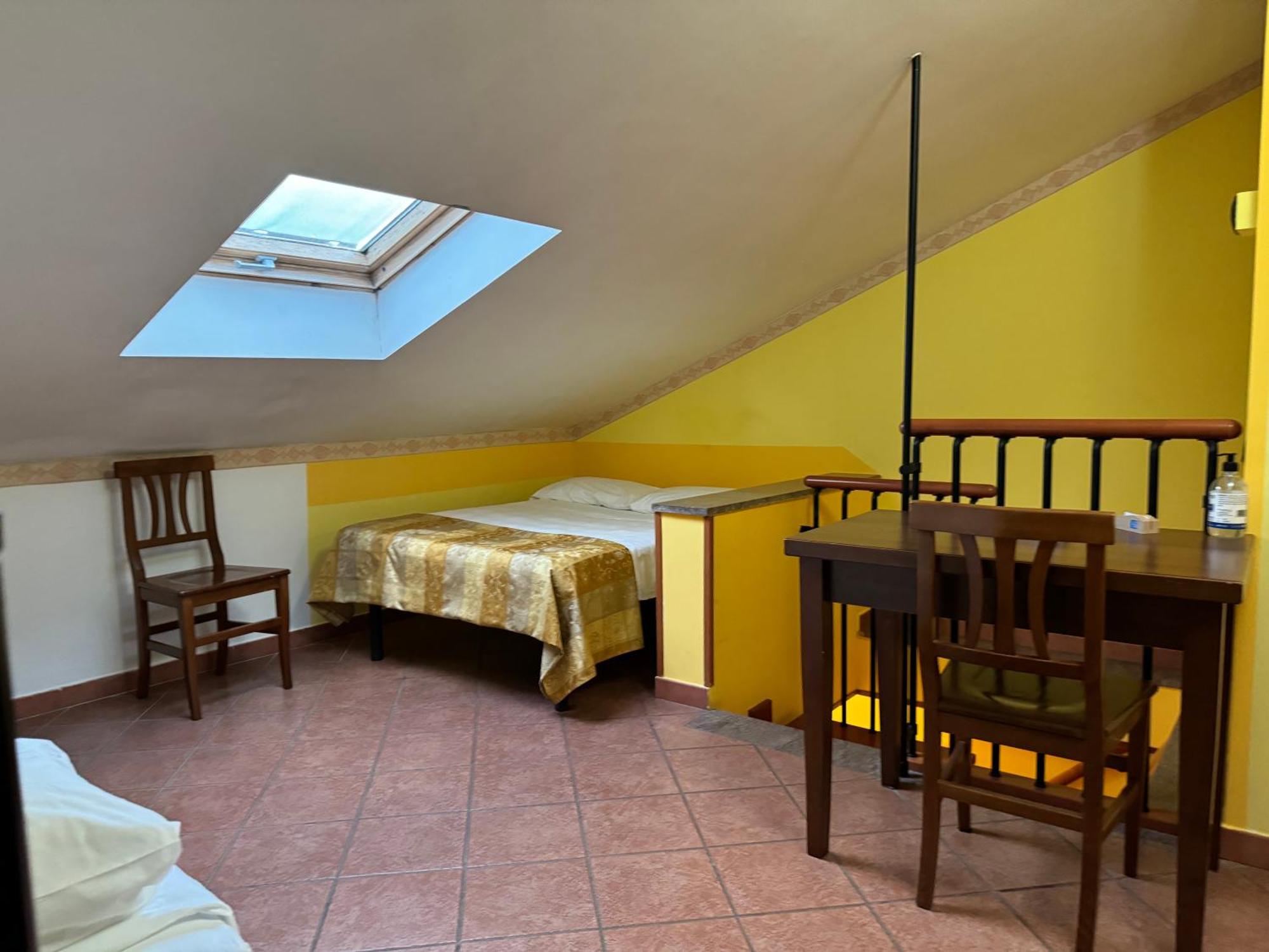 Euro House Inn Airport Фьюмичино Экстерьер фото
