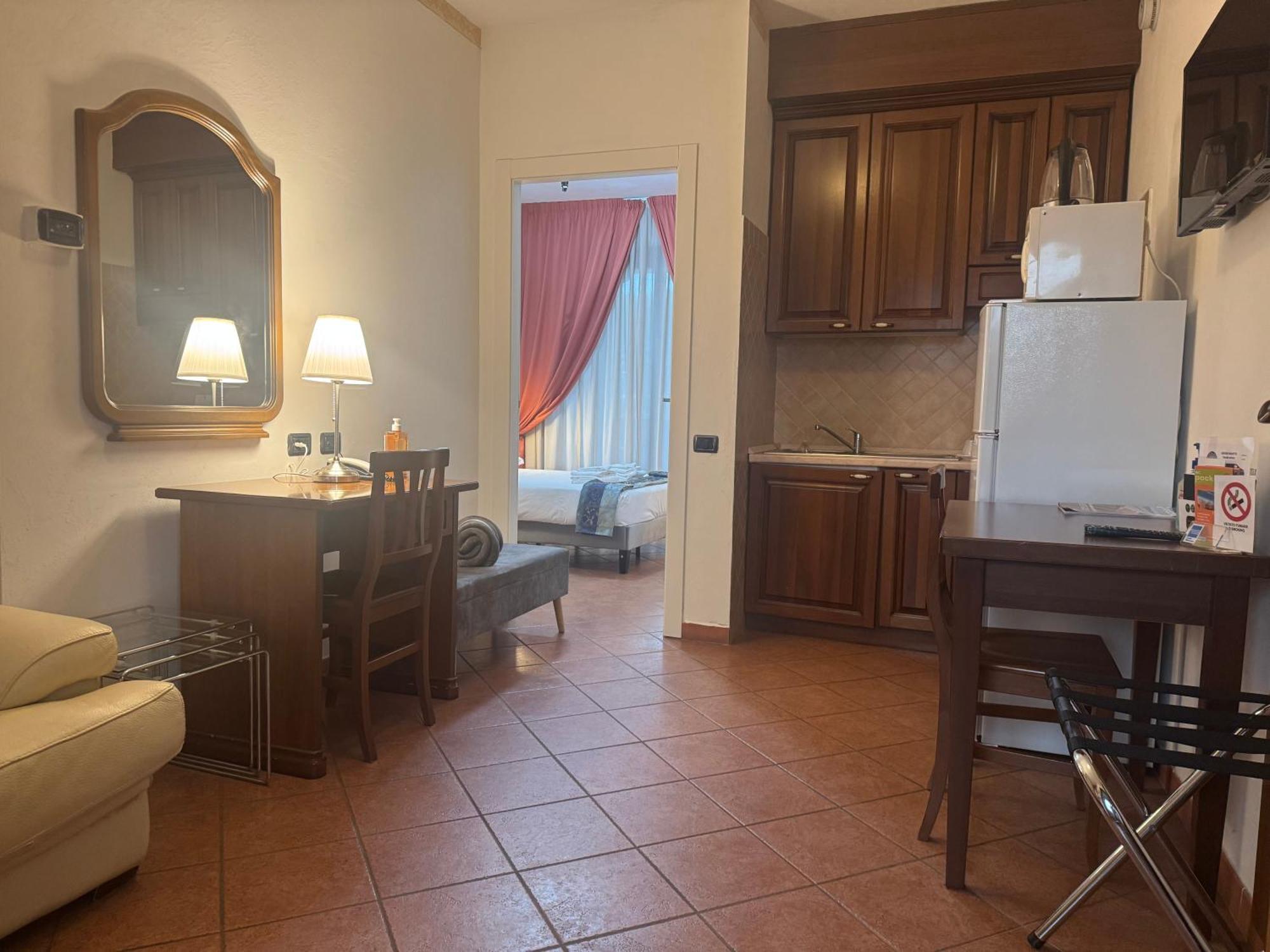 Euro House Inn Airport Фьюмичино Экстерьер фото