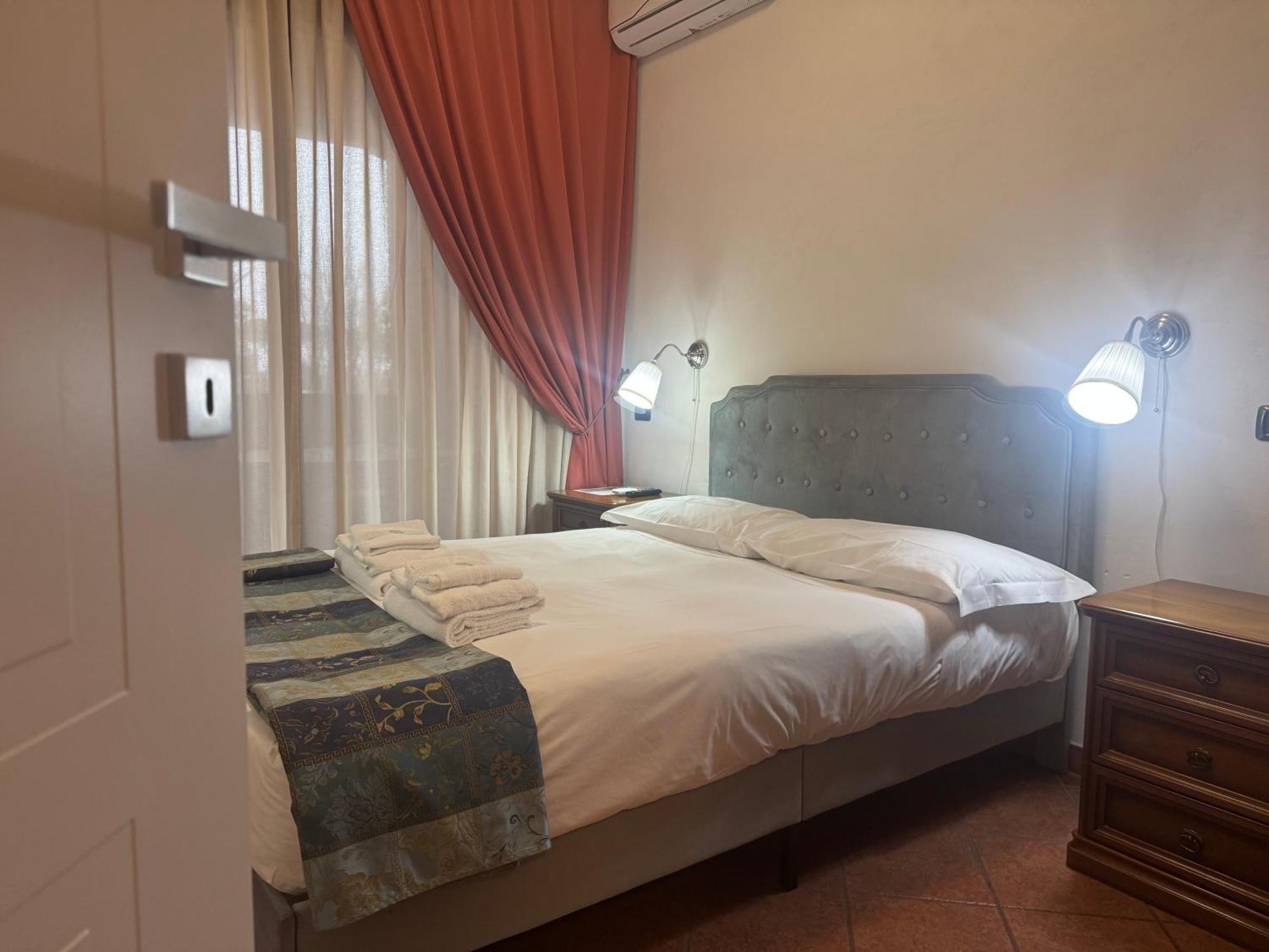 Euro House Inn Airport Фьюмичино Экстерьер фото