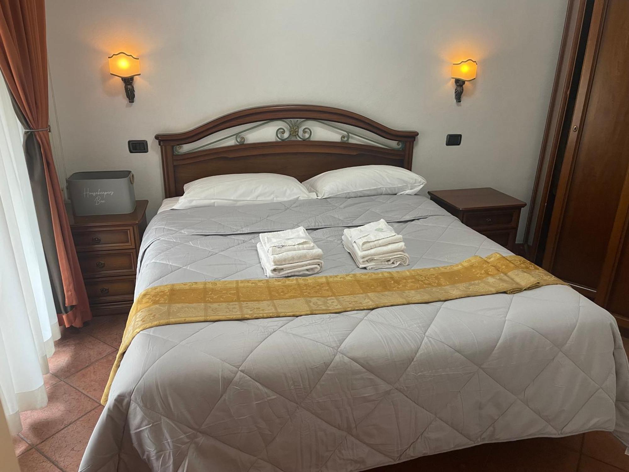 Euro House Inn Airport Фьюмичино Экстерьер фото