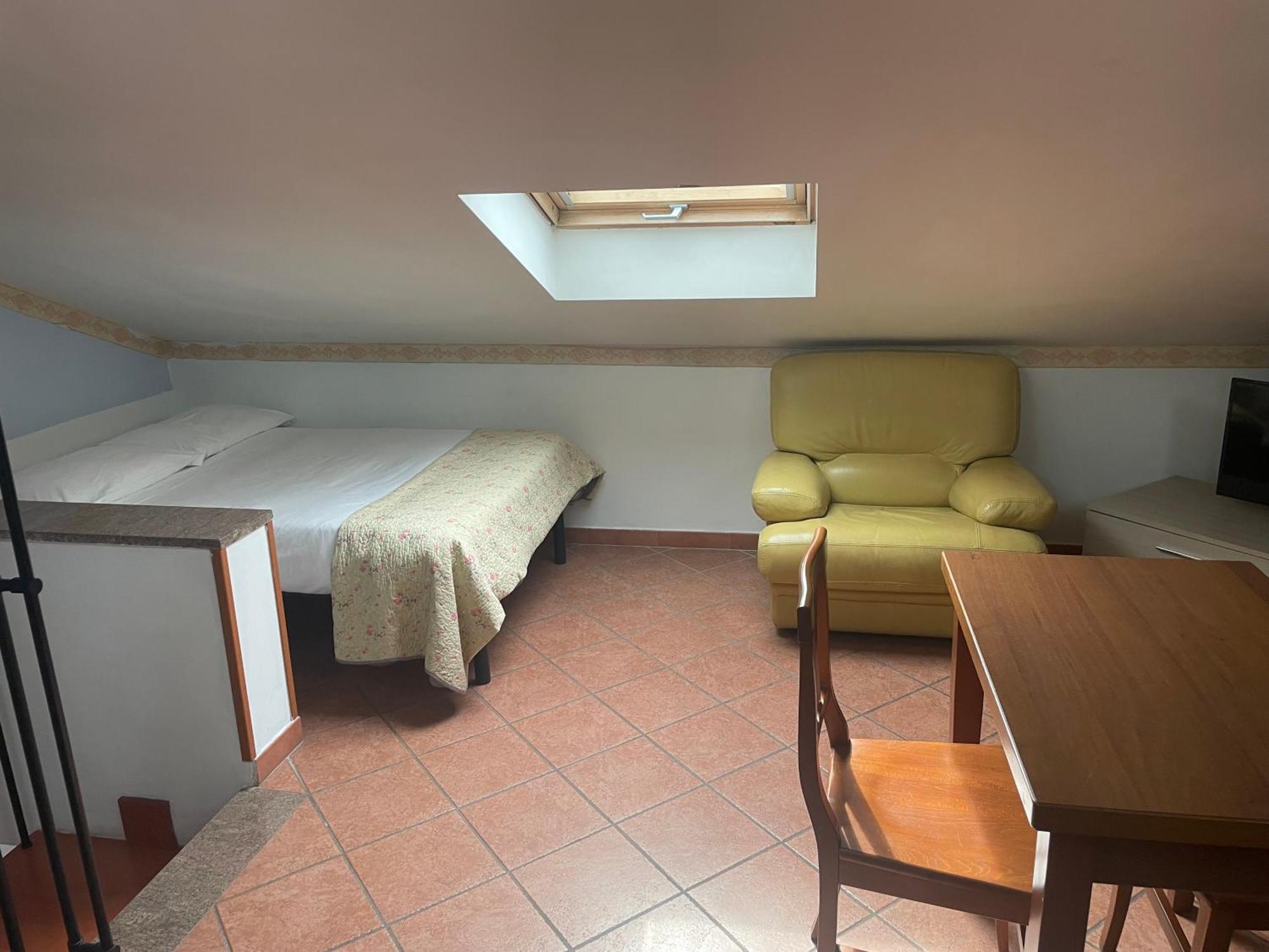 Euro House Inn Airport Фьюмичино Экстерьер фото