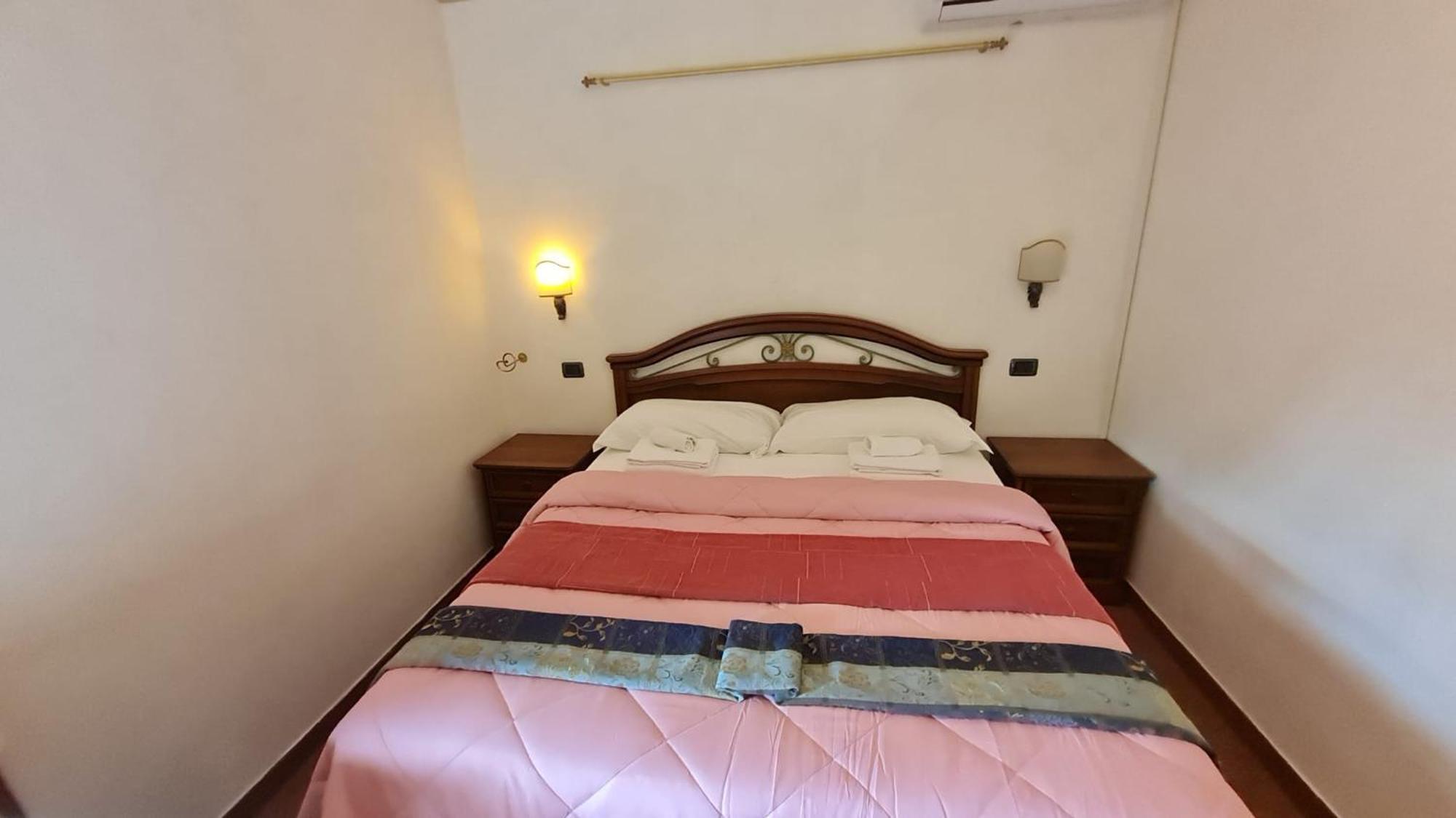 Euro House Inn Airport Фьюмичино Экстерьер фото
