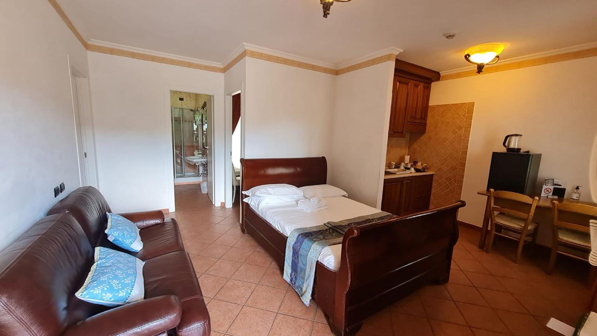 Euro House Inn Airport Фьюмичино Экстерьер фото