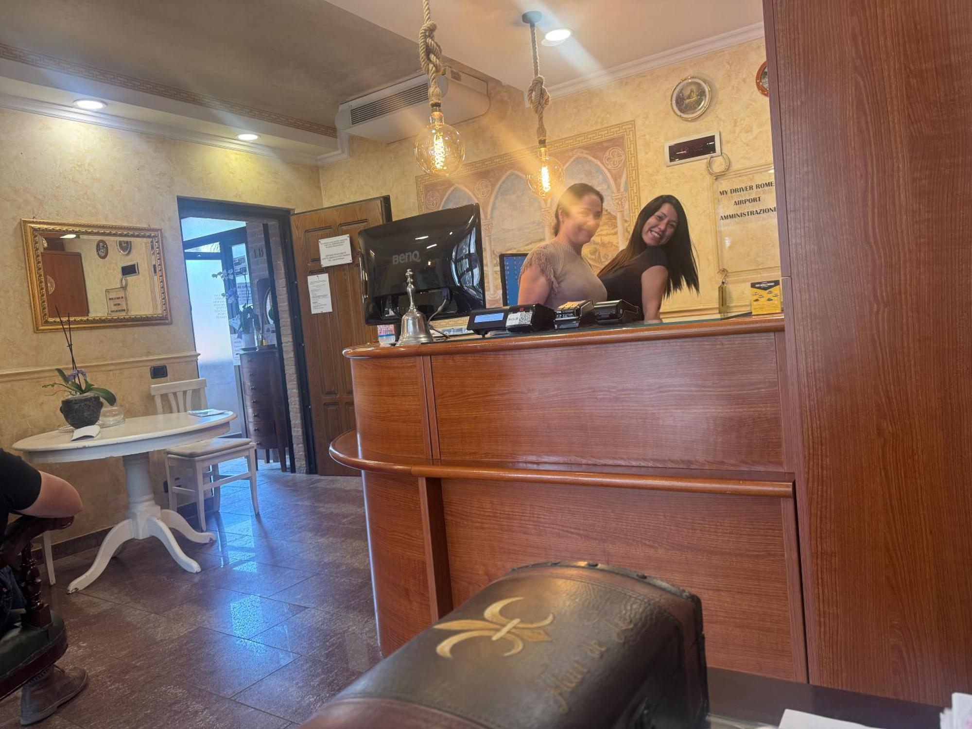 Euro House Inn Airport Фьюмичино Экстерьер фото